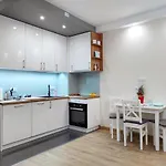 아파트 Kilinski - Apartamentylove, Prywatny Garaz, Centrum, Self Check - In, F-vat 우치