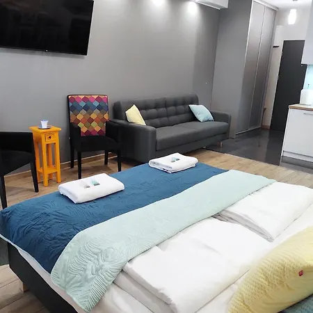 아파트 Kilinski - Apartamentylove, Prywatny Garaz, Centrum, Self Check - In, F-vat 우치