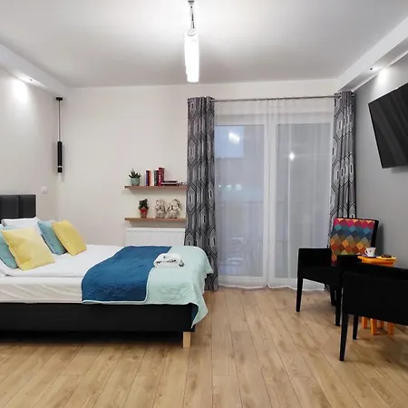 아파트 Kilinski - Apartamentylove, Prywatny Garaz, Centrum, Self Check - In, F-vat 우치